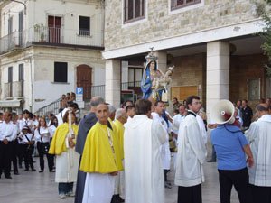 La sosta della Processione in Piazza XX Settembre